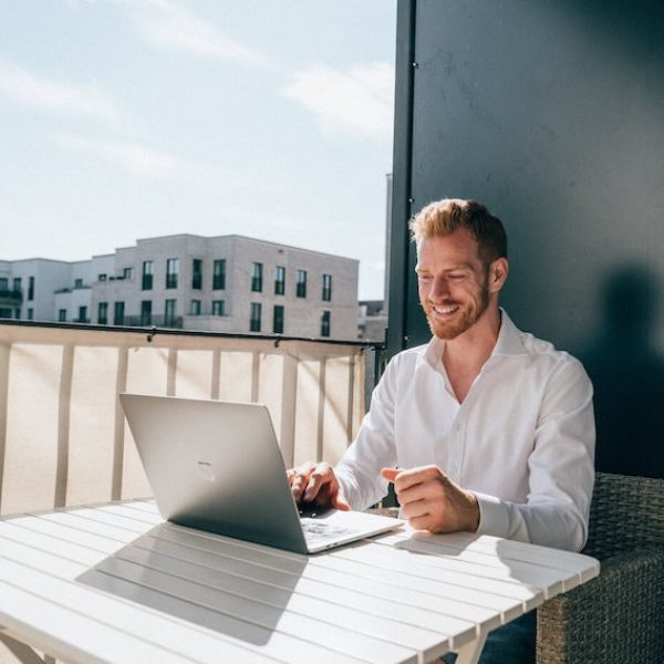 Rayk-vorm-Laptop-min.jpg Rayk-vorm-Laptop-min.jpg